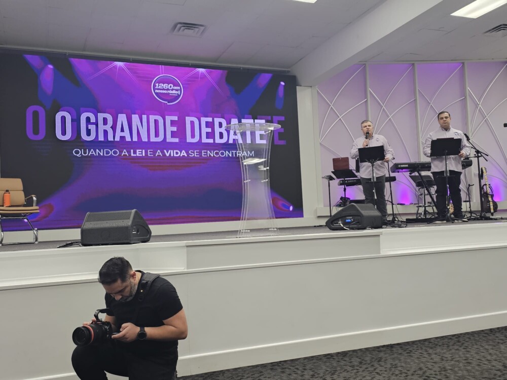 o Grande Debate, coordenado e apresentado pelo Pastor Glauber Morare e pelo locutor Lombardi Júnior